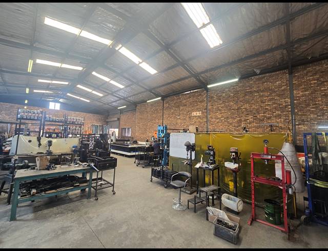 550M² WAREHOUSE TO LET IN ANDERBOLT